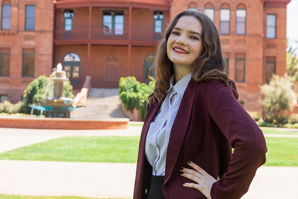 Nora Thompson in front of Old Main at ASU Tempe