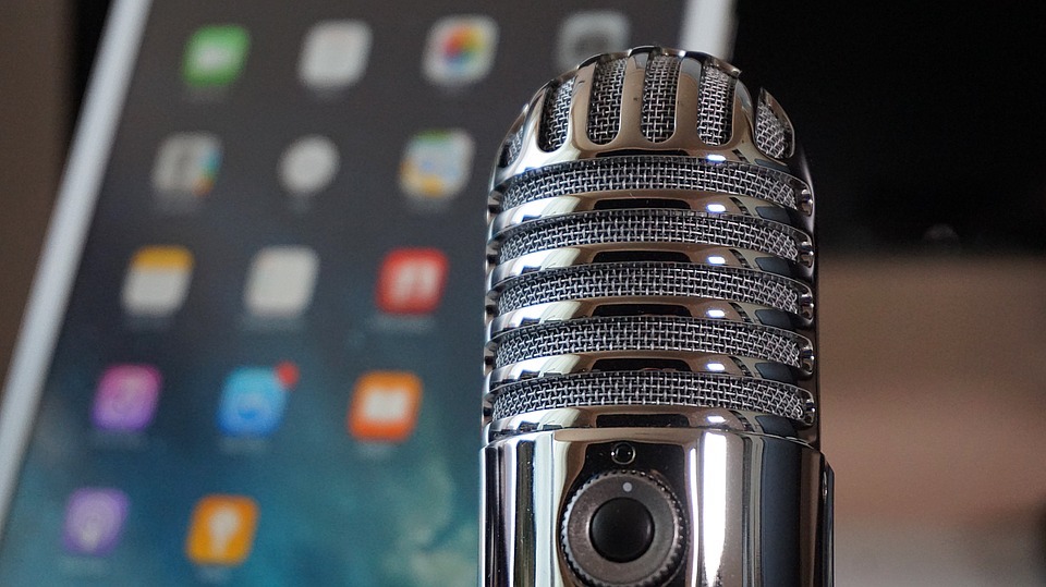 stock image of a podcast microphone 